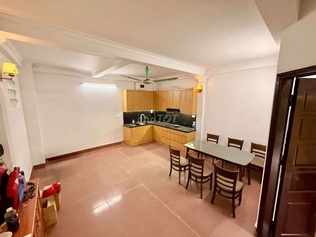 Rent a four-story 4-story 4-foot, 3-way, 14-million-dollar club.