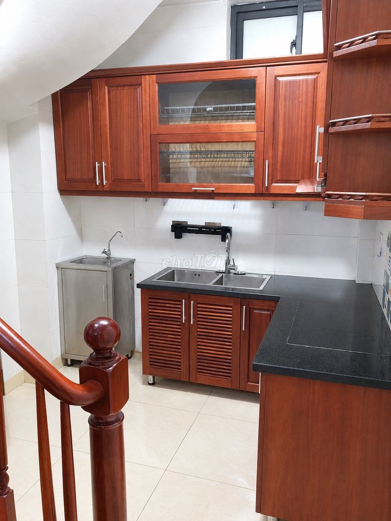 We need to rent our own house. We need to cut down the main Street, Thanh Xuân.