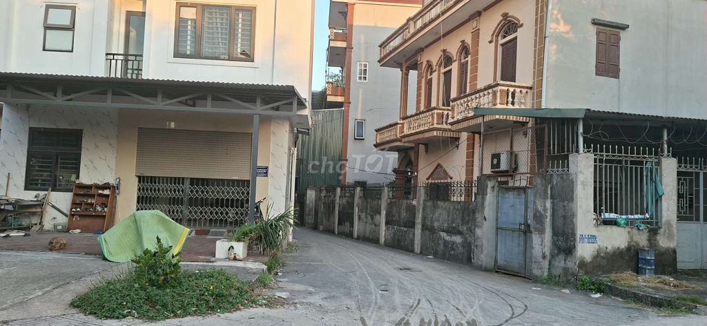 To rent a house down the street of 165 Yu Yu Yu Yu Yu Yu area 50 meters2. Four bedrooms. At 9.5 million.