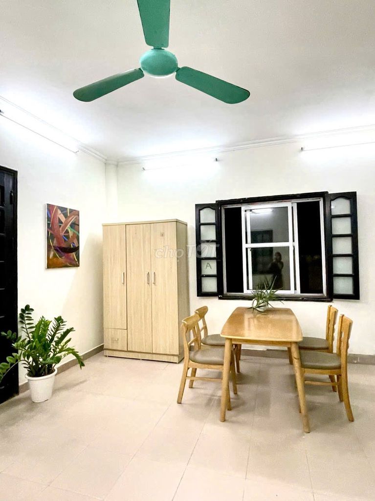 Rent studio 35 m 2 full at 4 Q0 right at Vincom.
