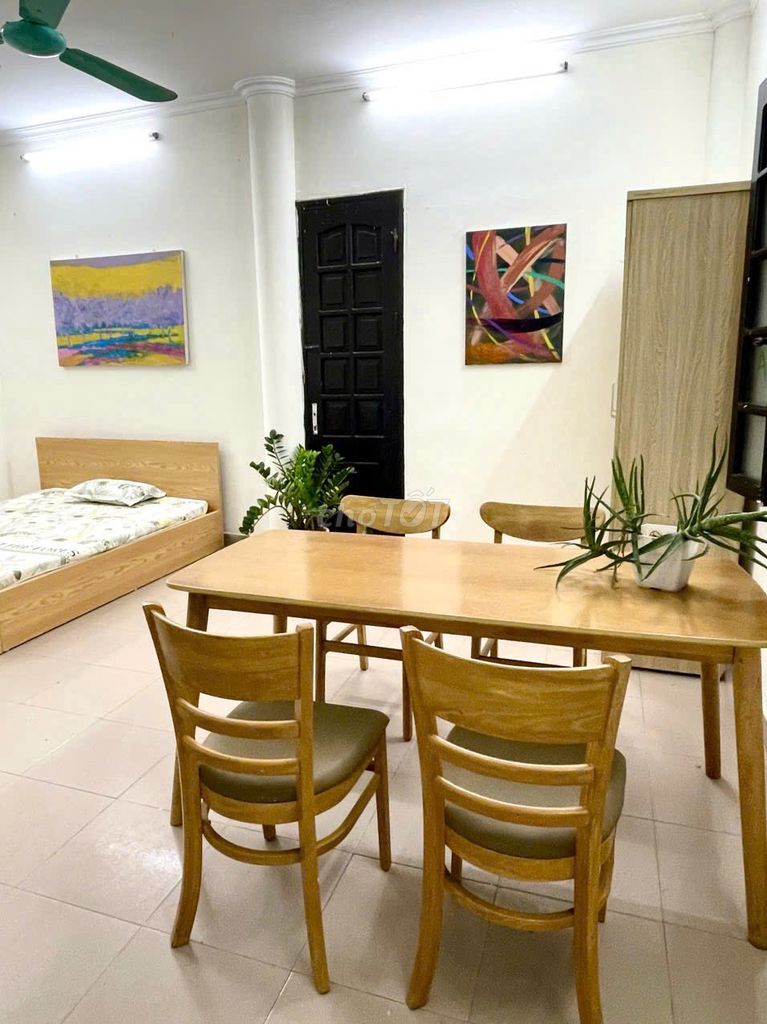 Rent studio 35 m 2 full at 4 Q0 right at Vincom.