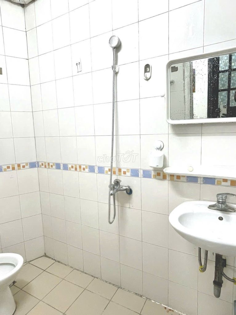 Rent studio 35 m 2 full at 4 Q0 right at Vincom.