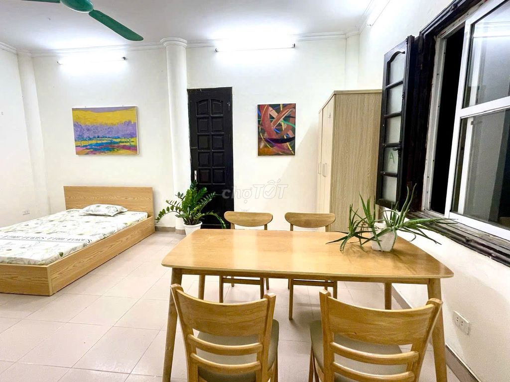 Rent studio 35 m 2 full at 4 Q0 right at Vincom.