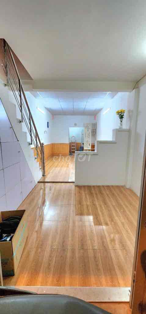 Let's rent out the whole root separate area of 70 M/2 beautiful floors