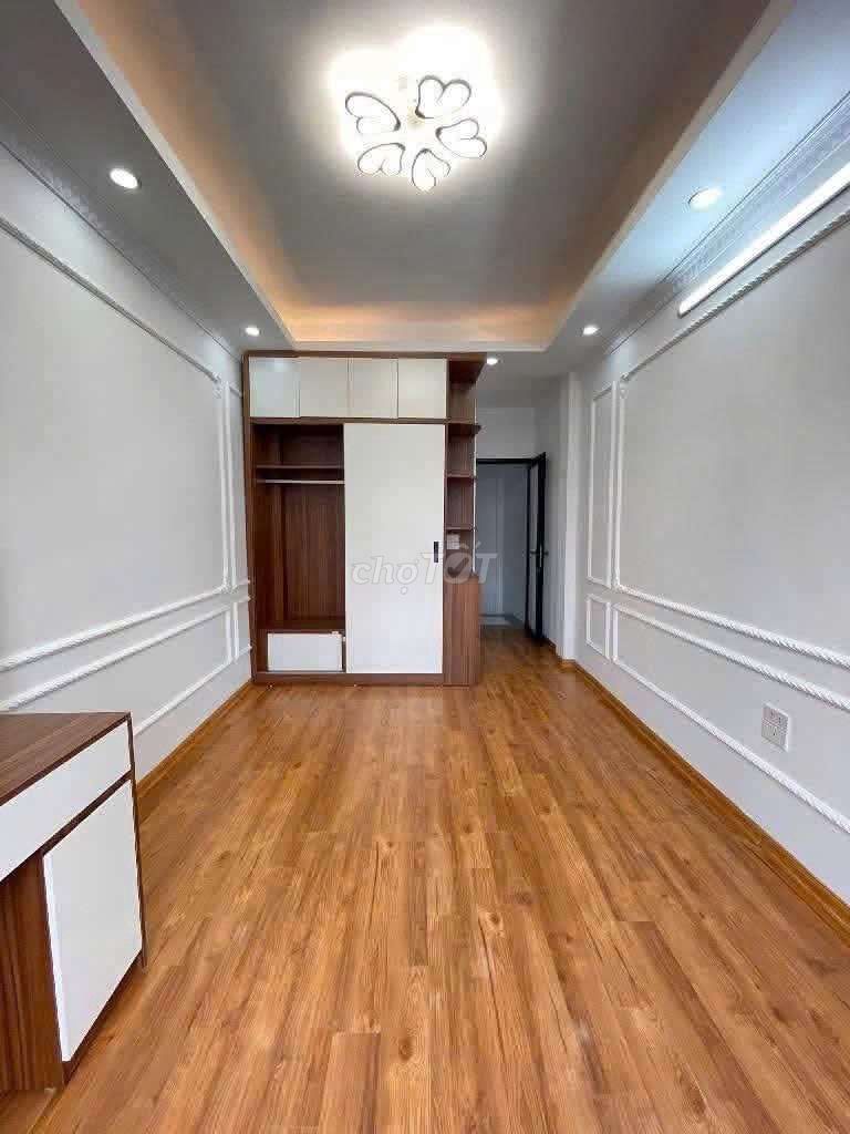 Phúc Lợi-- 4 story house, 2 bedroom, Car 10 M-- just 7 million a month!