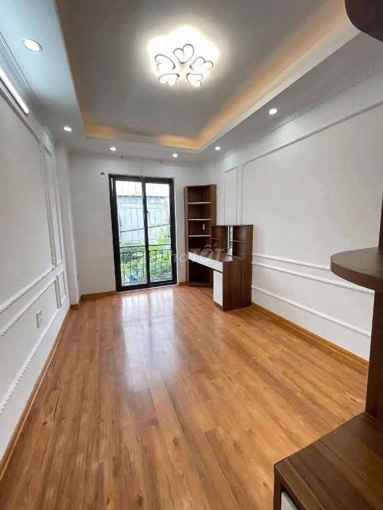 Phúc Lợi-- 4 story house, 2 bedroom, Car 10 M-- just 7 million a month!