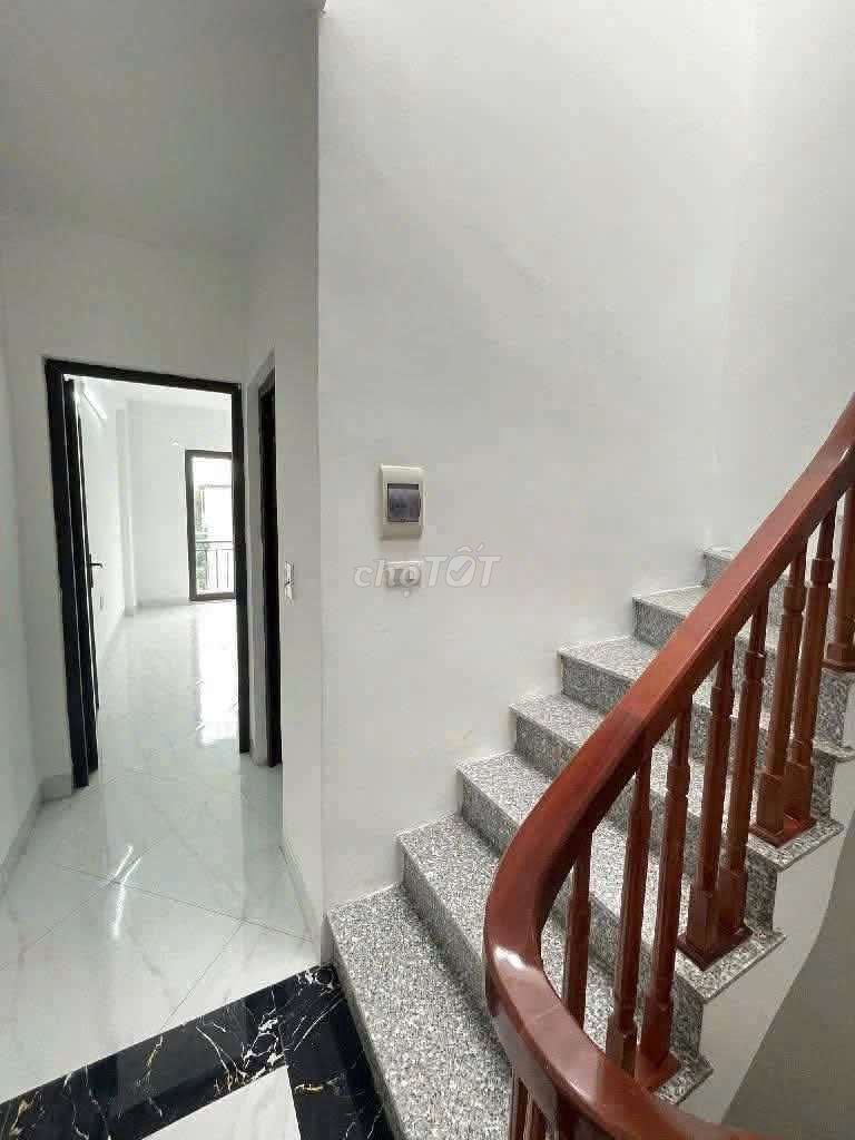 Phúc Lợi-- 4 story house, 2 bedroom, Car 10 M-- just 7 million a month!