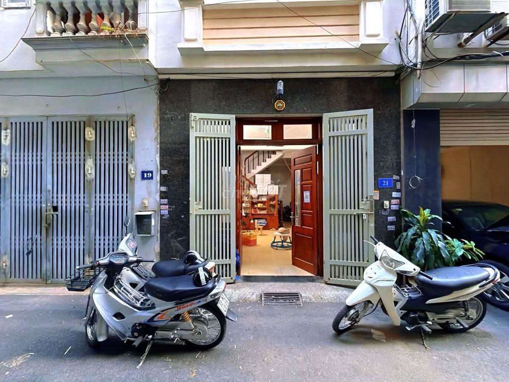 Rent 40 m2 c4, 445 Lạc Long Quân, k