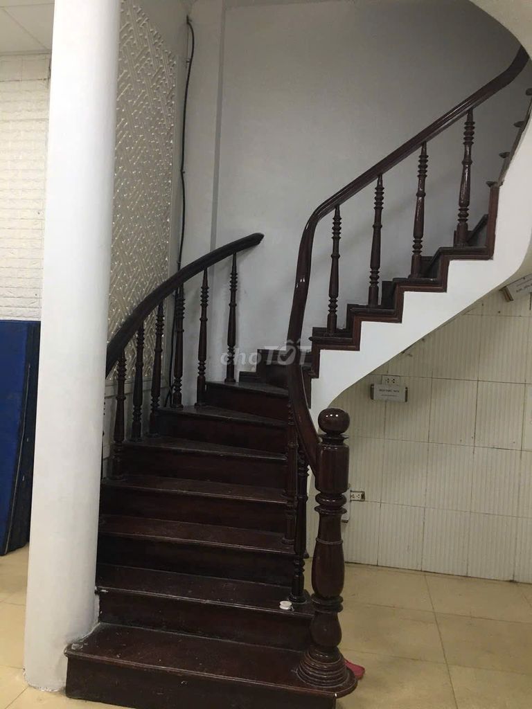 Rent 5 stories of houses (40 m x 5 story) Mạc Thái Tổ, Middle-Line, Peace