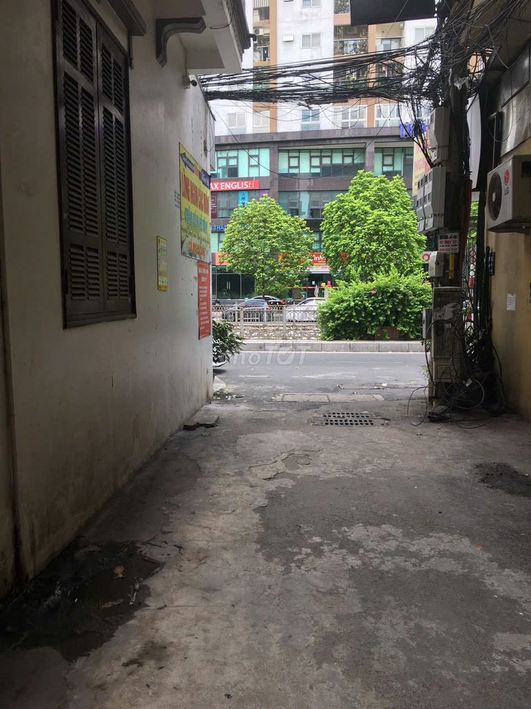Rent 5 stories of houses (40 m x 5 story) Mạc Thái Tổ, Middle-Line, Peace