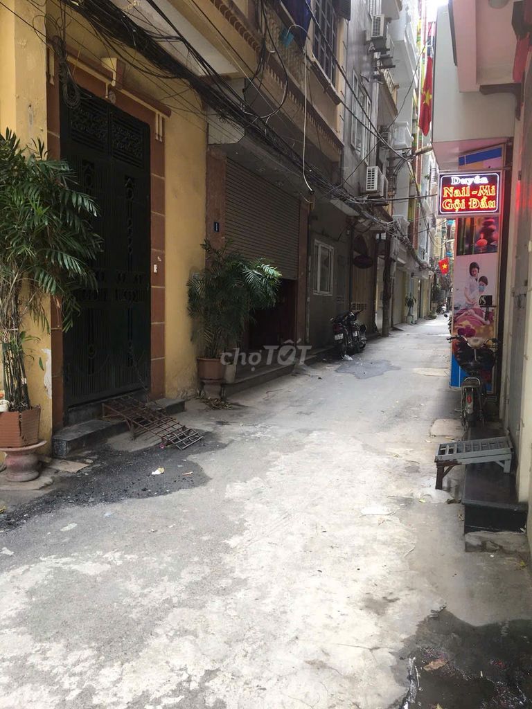 Rent 5 stories of houses (40 m x 5 story) Mạc Thái Tổ, Middle-Line, Peace