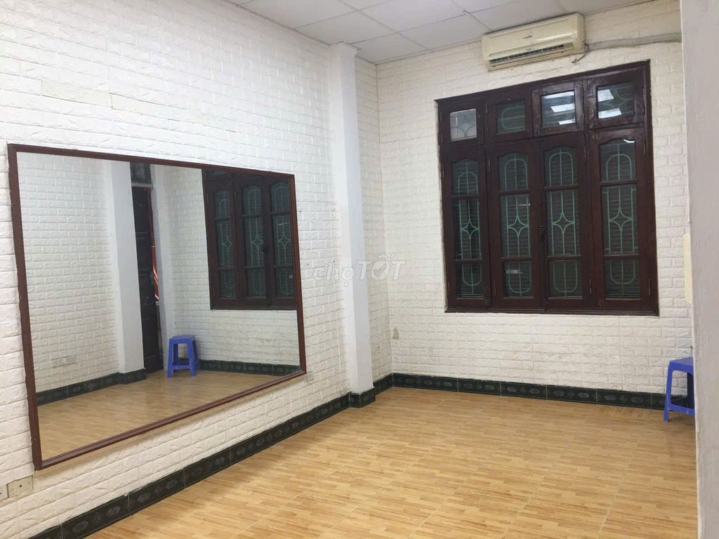 Rent 5 stories of houses (40 m x 5 story) Mạc Thái Tổ, Middle-Line, Peace