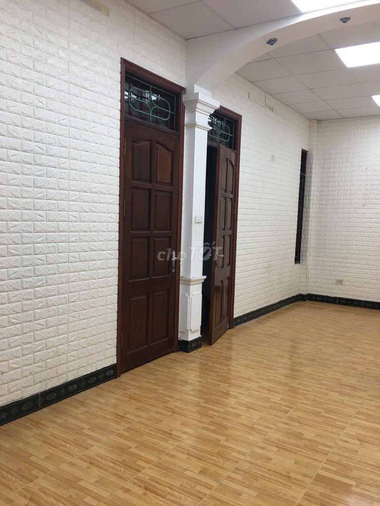 Rent 5 stories of houses (40 m x 5 story) Mạc Thái Tổ, Middle-Line, Peace