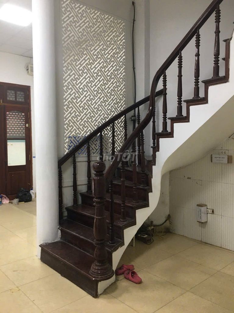 Rent 5 stories of houses (40 m x 5 story) Mạc Thái Tổ, Middle-Line, Peace