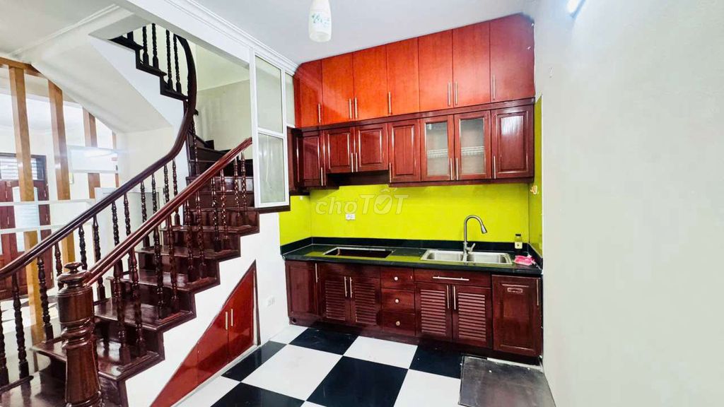 Rent a nice private house. 93 Golds of Four Sleeps.