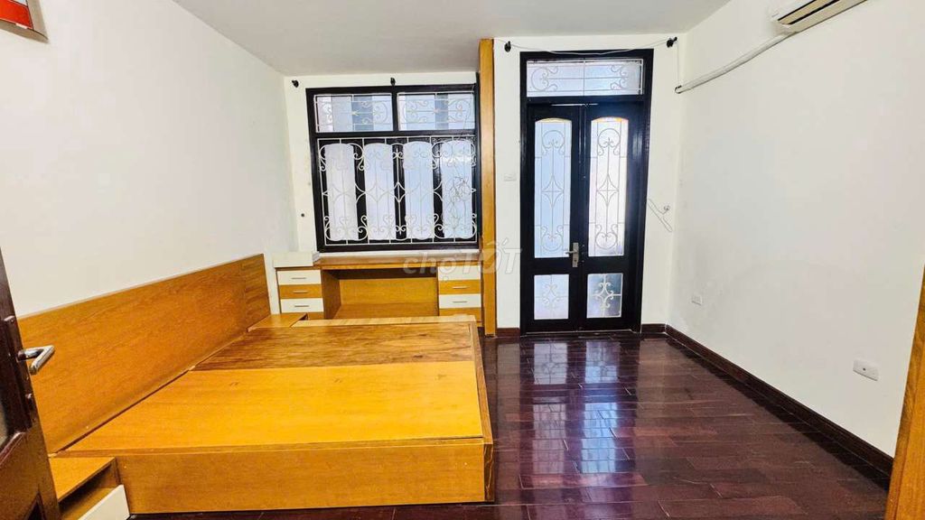 Rent a nice private house. 93 Golds of Four Sleeps.