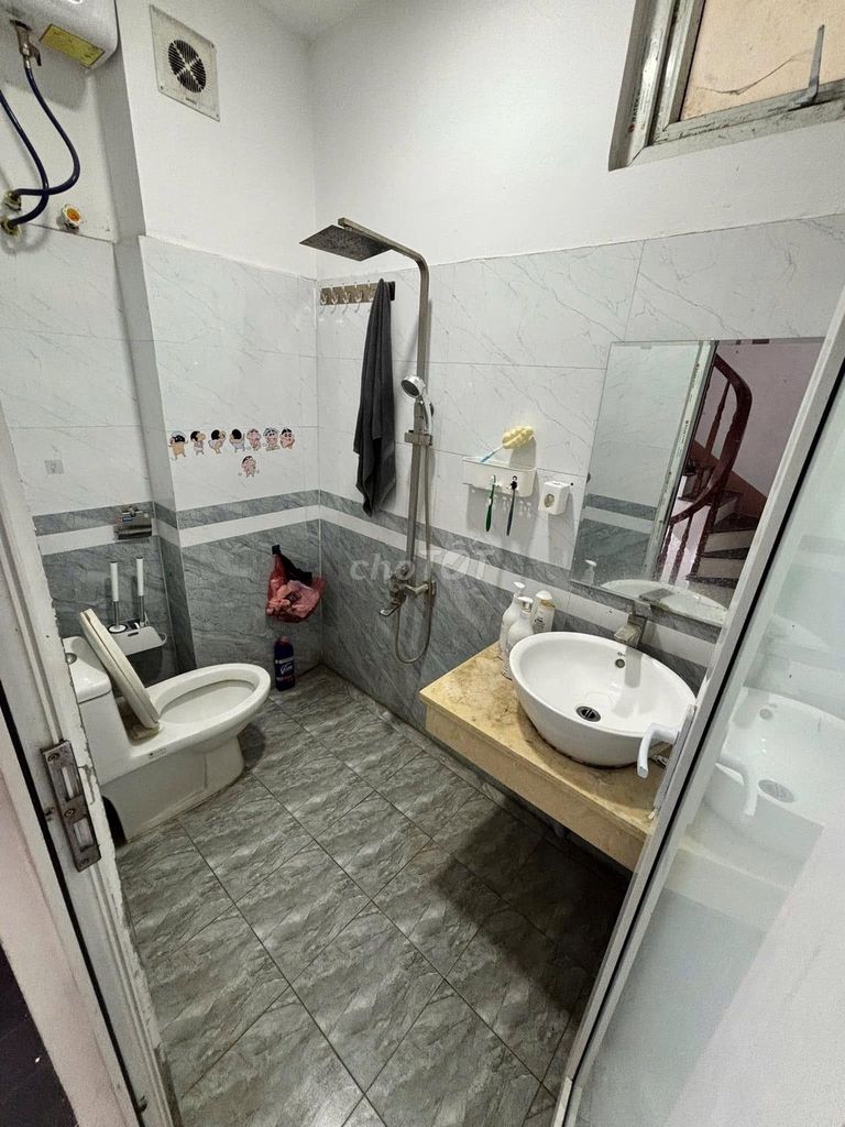 Rent the original Ngõ 294 Lĩnh Nam, 35 meters x 4 floors, 3 sleeps