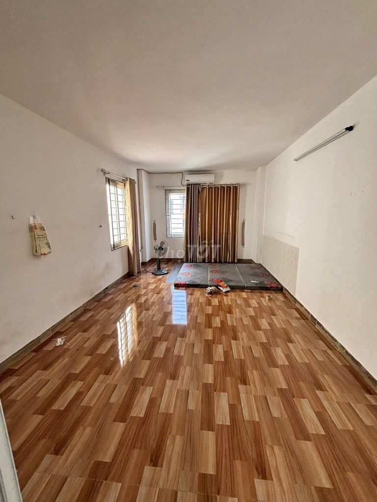 Rent the original Ngõ 294 Lĩnh Nam, 35 meters x 4 floors, 3 sleeps