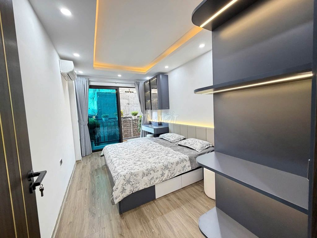 Rent 35 m2 x 4 floors, 3 sleep, east corner - Bạch Mai