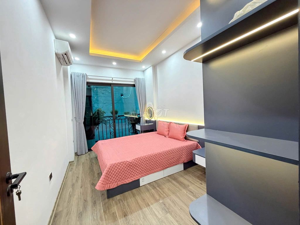 Rent 35 m2 x 4 floors, 3 sleep, east corner - Bạch Mai