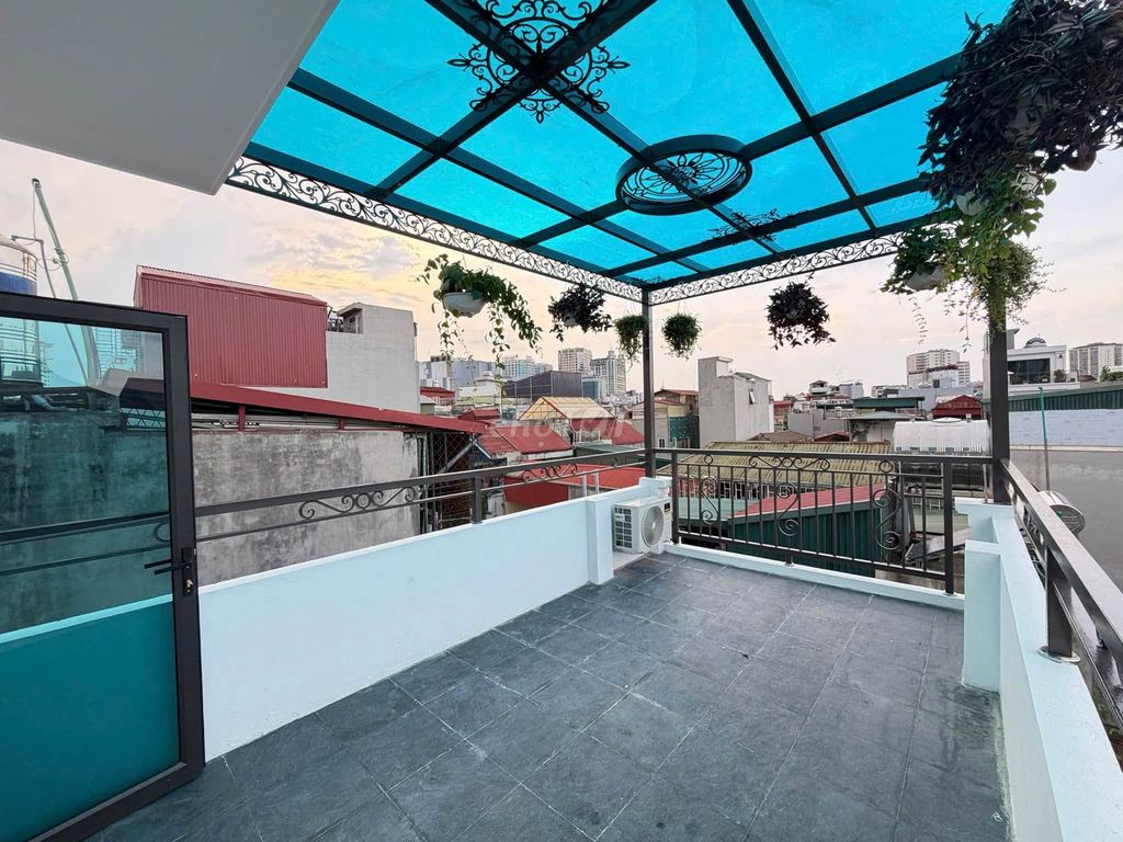 Rent 35 m2 x 4 floors, 3 sleep, east corner - Bạch Mai