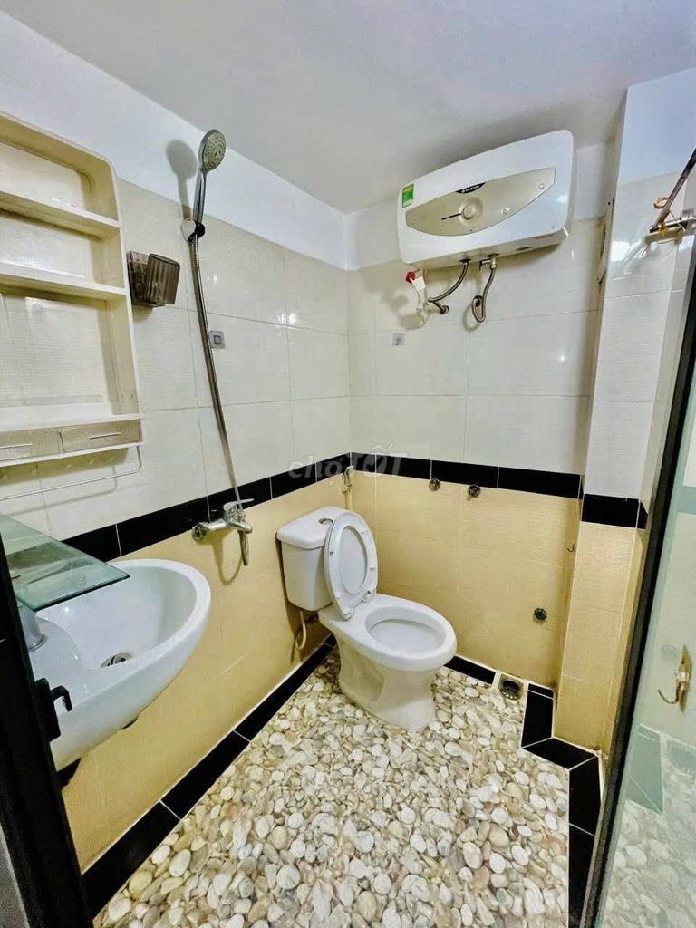 Rent an entire Qq Street, 32 meters, 3 floors, full interior.