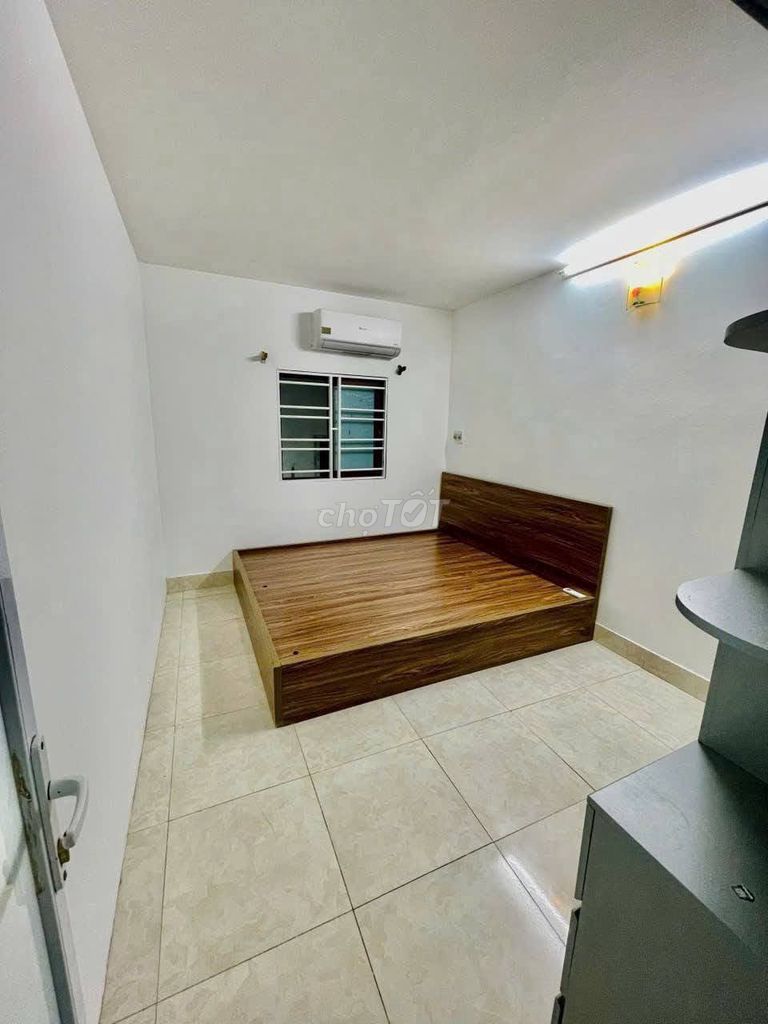 Rent an entire Qq Street, 32 meters, 3 floors, full interior.