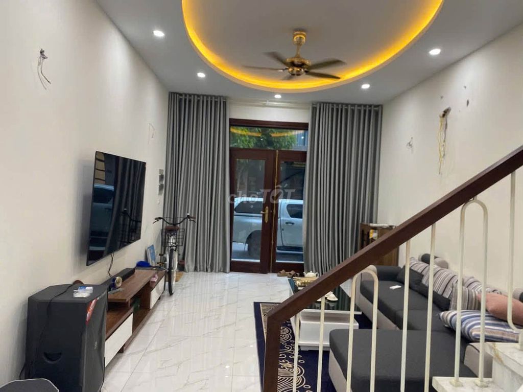 Rent a two-story, full-story furniture at Alexomes Ocean Park.