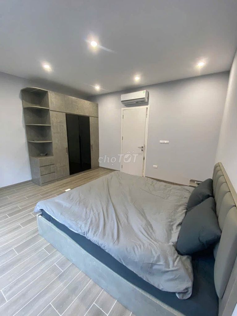 Rent 5 floors of Vin3, 4 full interior bedrooms