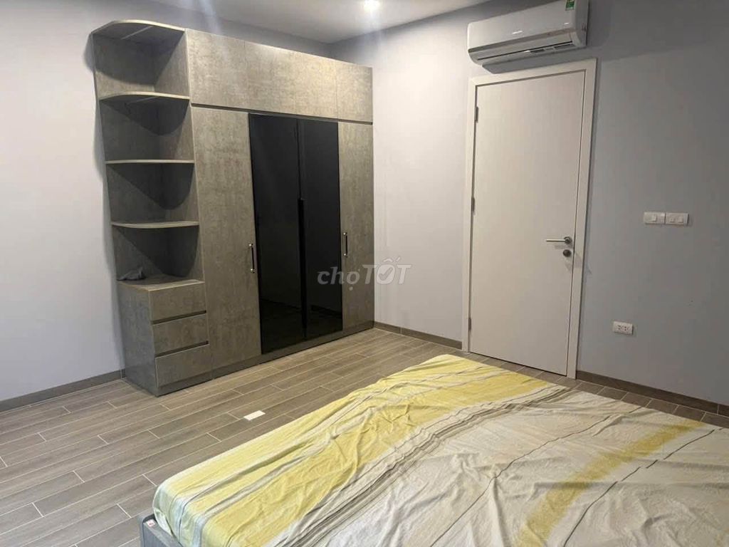 Rent 5 floors of Vin3, 4 full interior bedrooms