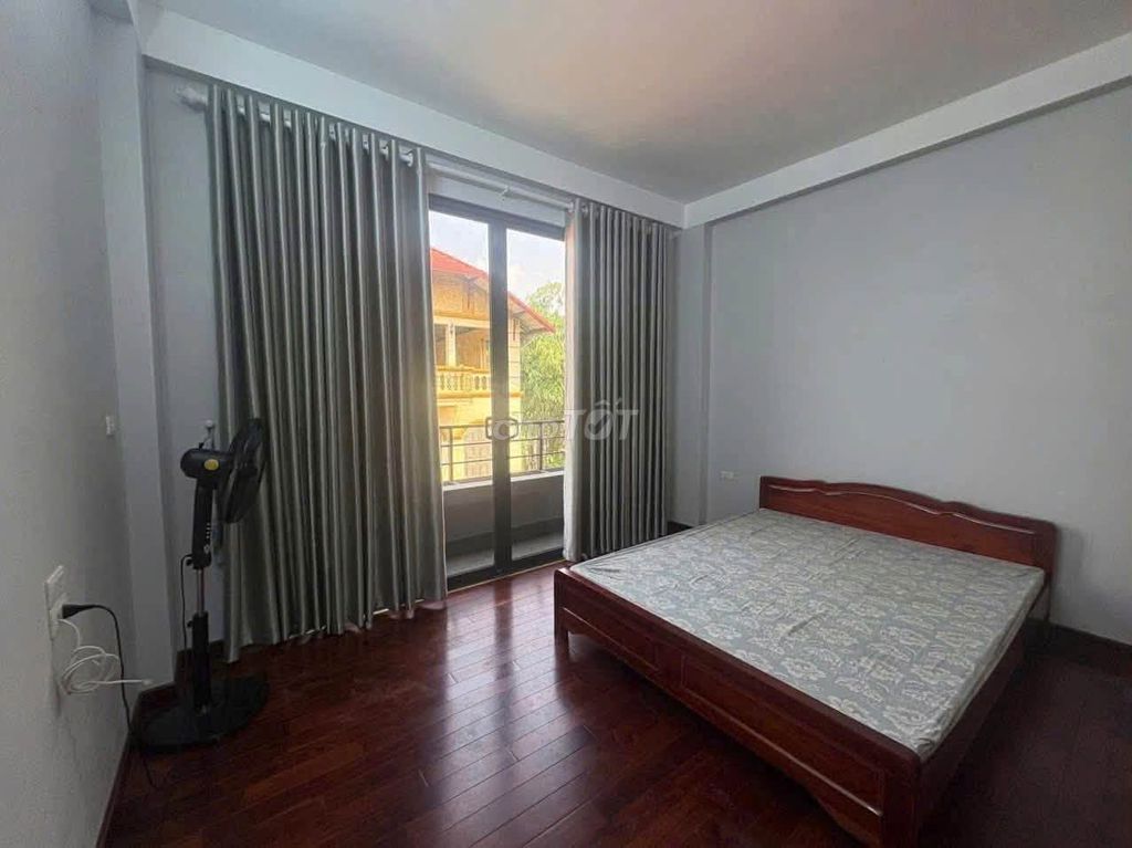 Rent the original Bát Khối, Cự Khối, 4 sleeping, full interior, 15 million