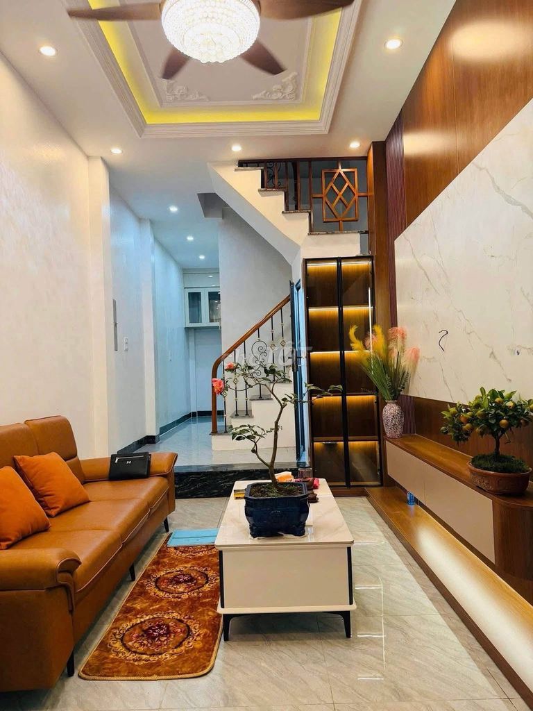 Rent a five-story Tô Hiệu elevator, Hà Đông.