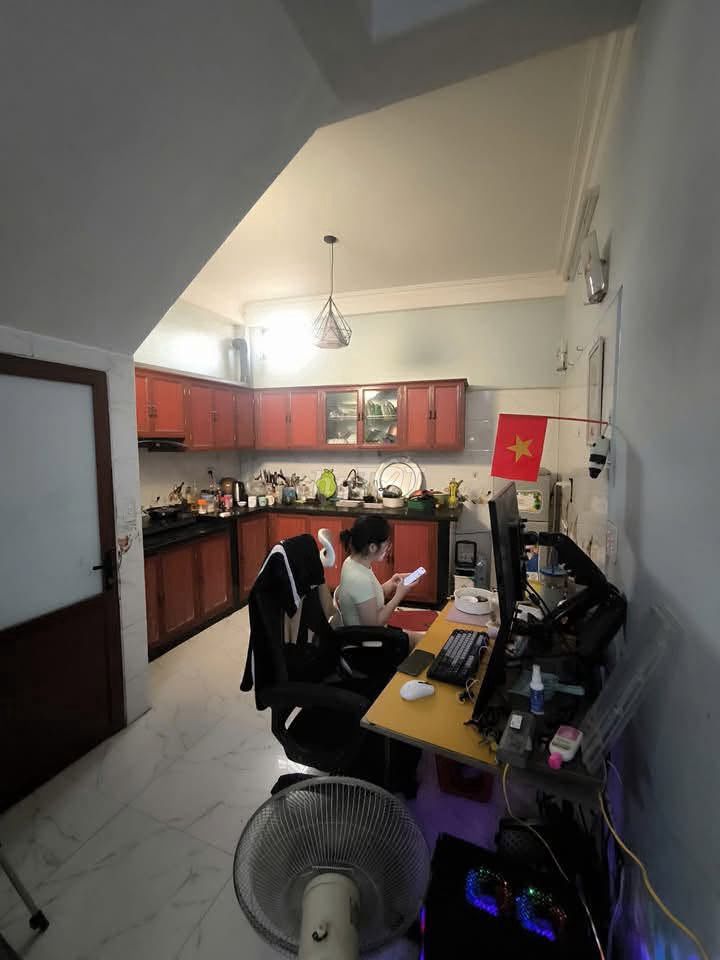 Rent a three-story house. Sleep Ngõ 509 Đại Mỗ.