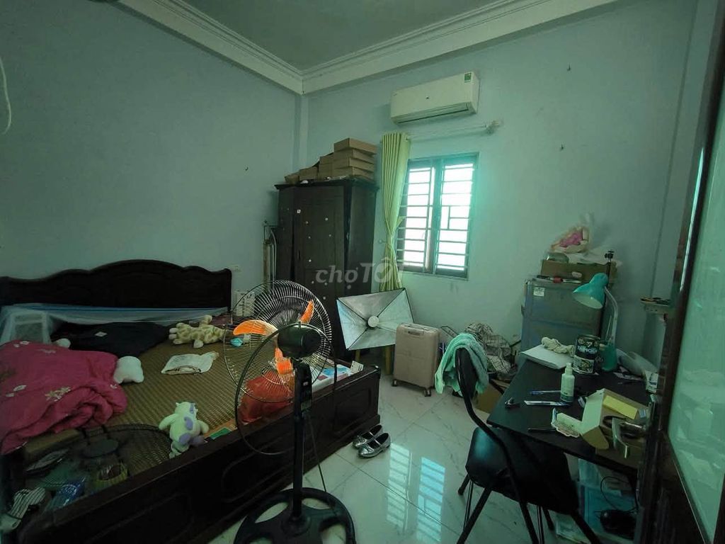 Rent a three-story house. Sleep Ngõ 509 Đại Mỗ.
