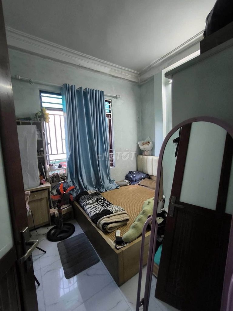 Rent a three-story house. Sleep Ngõ 509 Đại Mỗ.