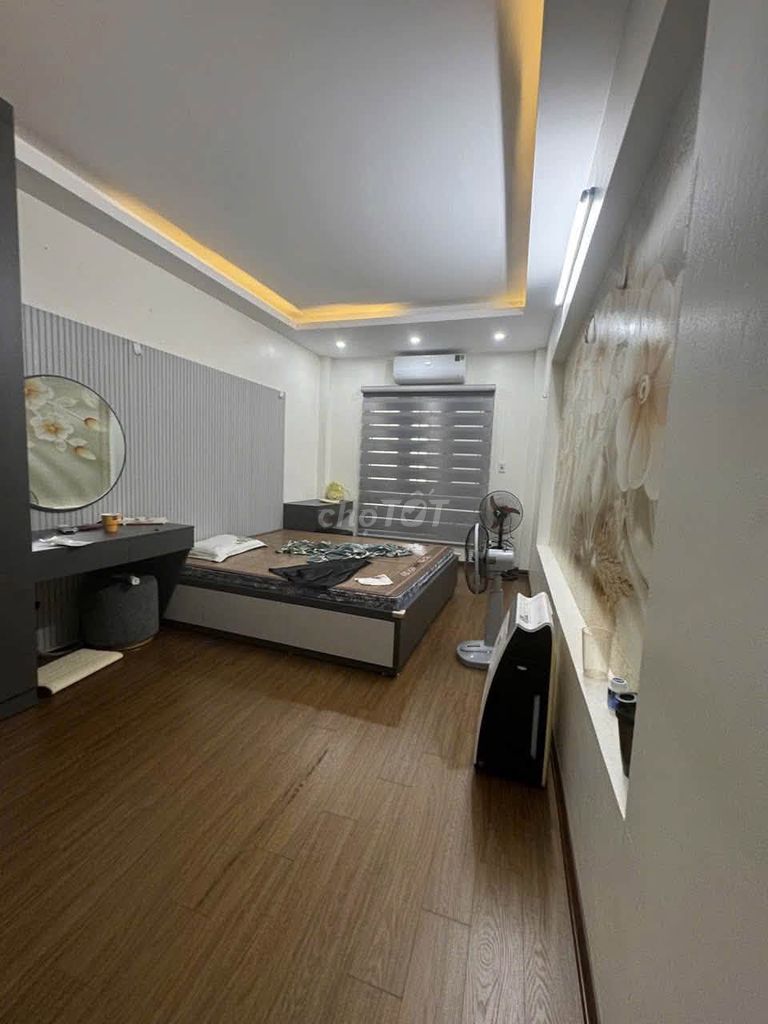 Renting the original house 32 m2 x 5 floors, Ngõ 192 Lê Trọng Tấn, Qing Xui