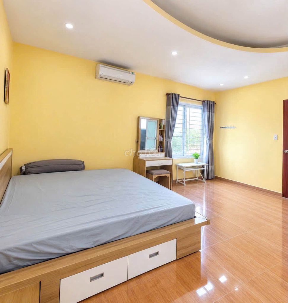 Rent an old French three stories, 8 million a month, Phạm Hồng Thái, Ba Đình