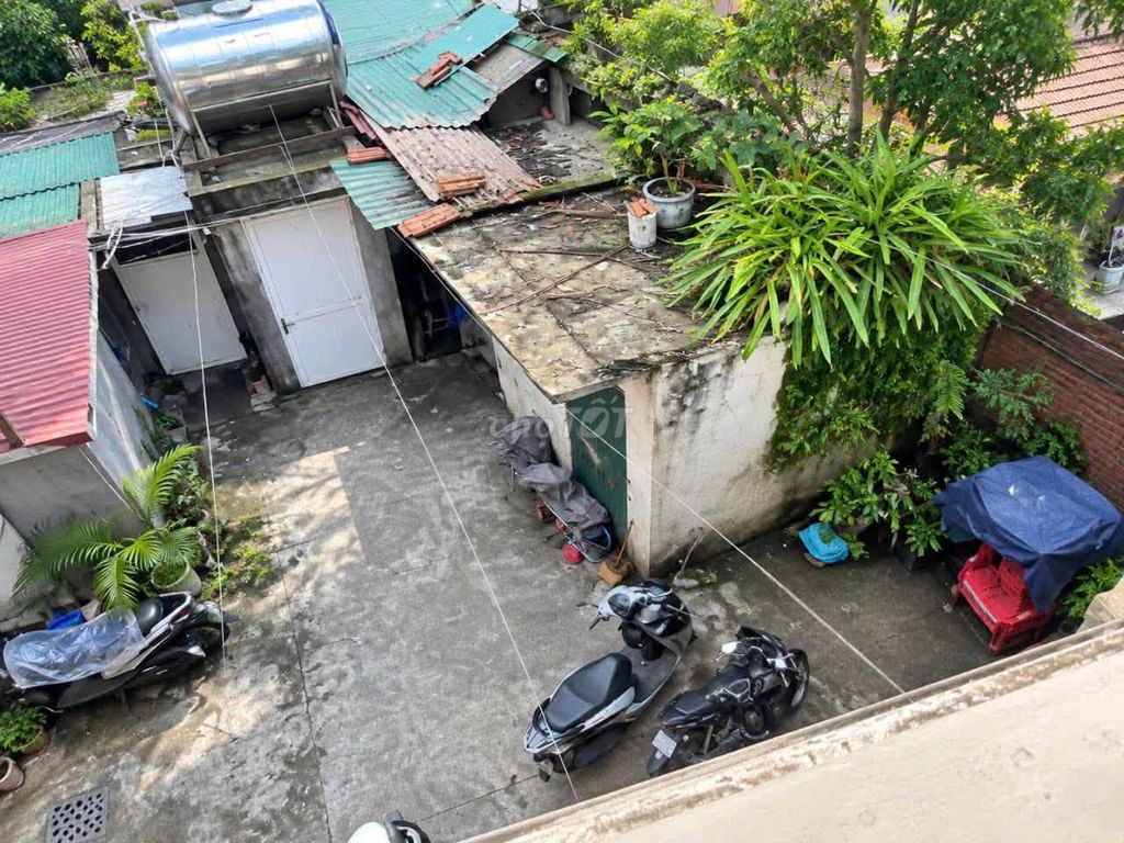 Rent an old French three stories, 8 million a month, Phạm Hồng Thái, Ba Đình
