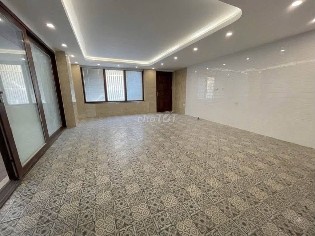 Rent Yên Hoà-Cầu Giấy with an elevator.