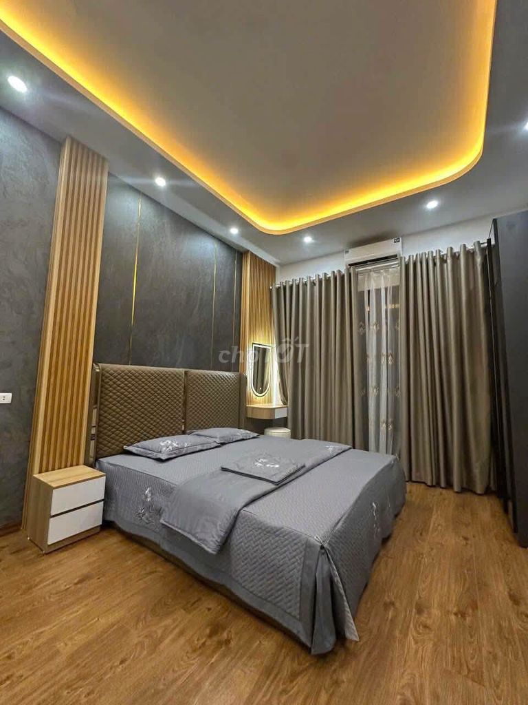 Rent a six-story Trần Phú elevator, Văn Quán, 50 meters, 25 million a month.
