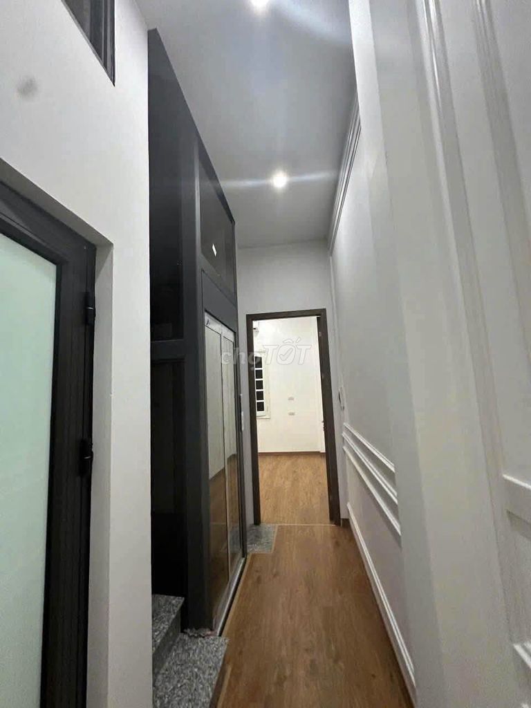 Rent a six-story Trần Phú elevator, Văn Quán, 50 meters, 25 million a month.