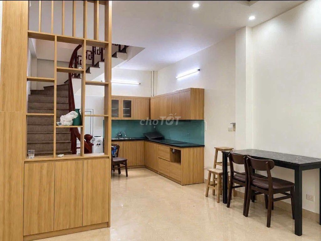 Rent 40 meters, 4 floors of Qq Street, Vạn Phúc, 11 million a month.