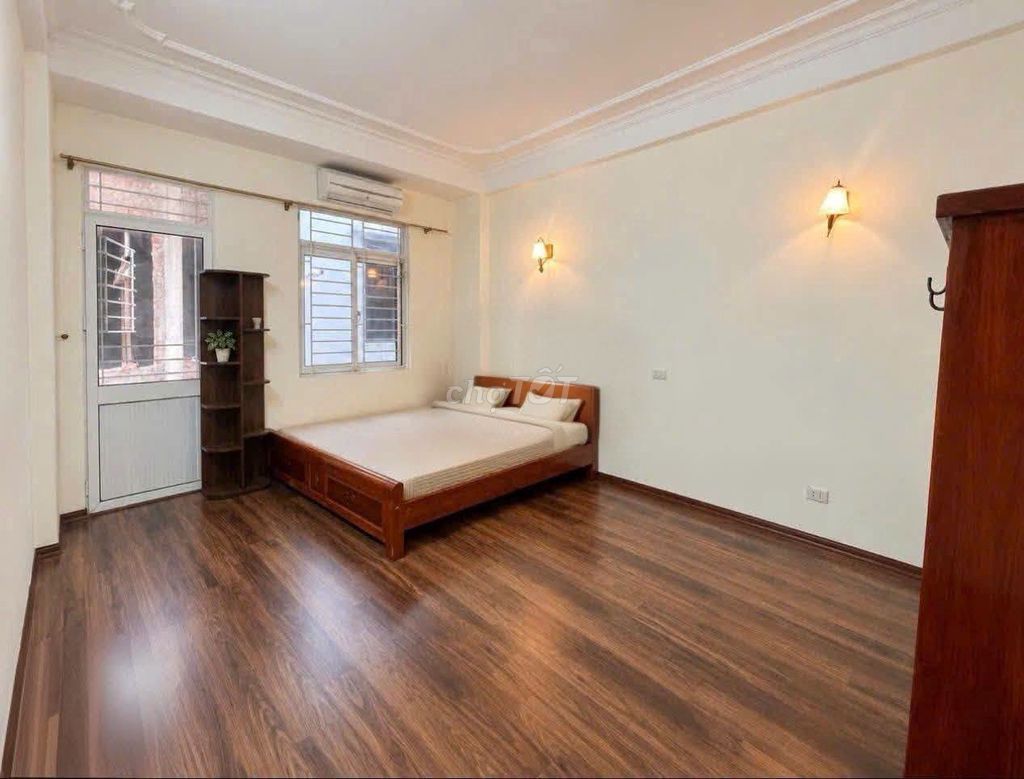 Rent 40 meters, 4 floors of Qq Street, Vạn Phúc, 11 million a month.