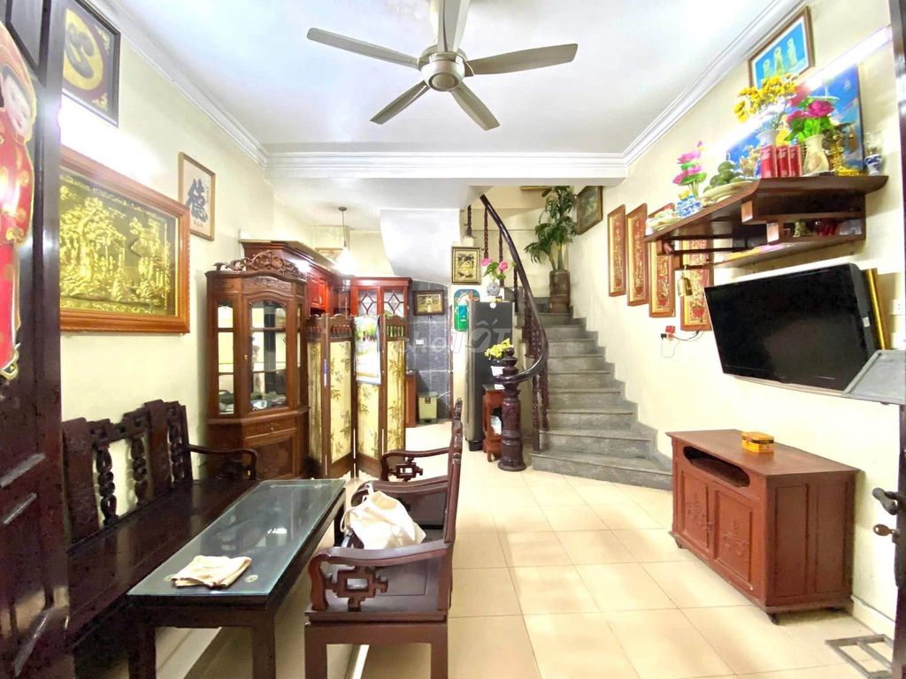 Rent the whole three bedrooms near Lake West.
