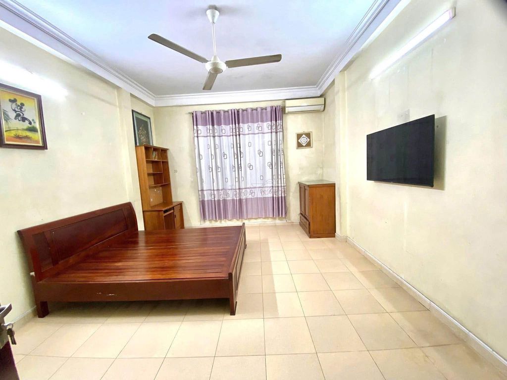 Rent the whole three bedrooms near Lake West.