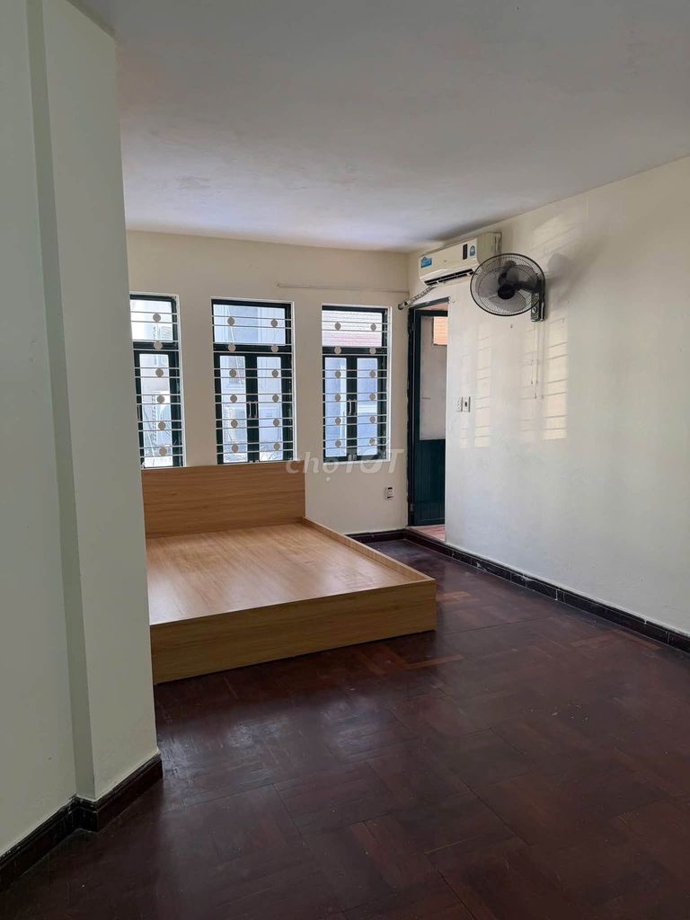 Rent the original building 30 meters, 5 stories, Cầu Giấy