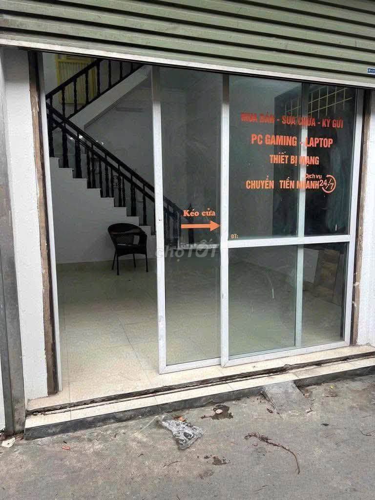Rent a place on 89 Phạm Văn Đồng, Cầu Giấy, Hanoi
