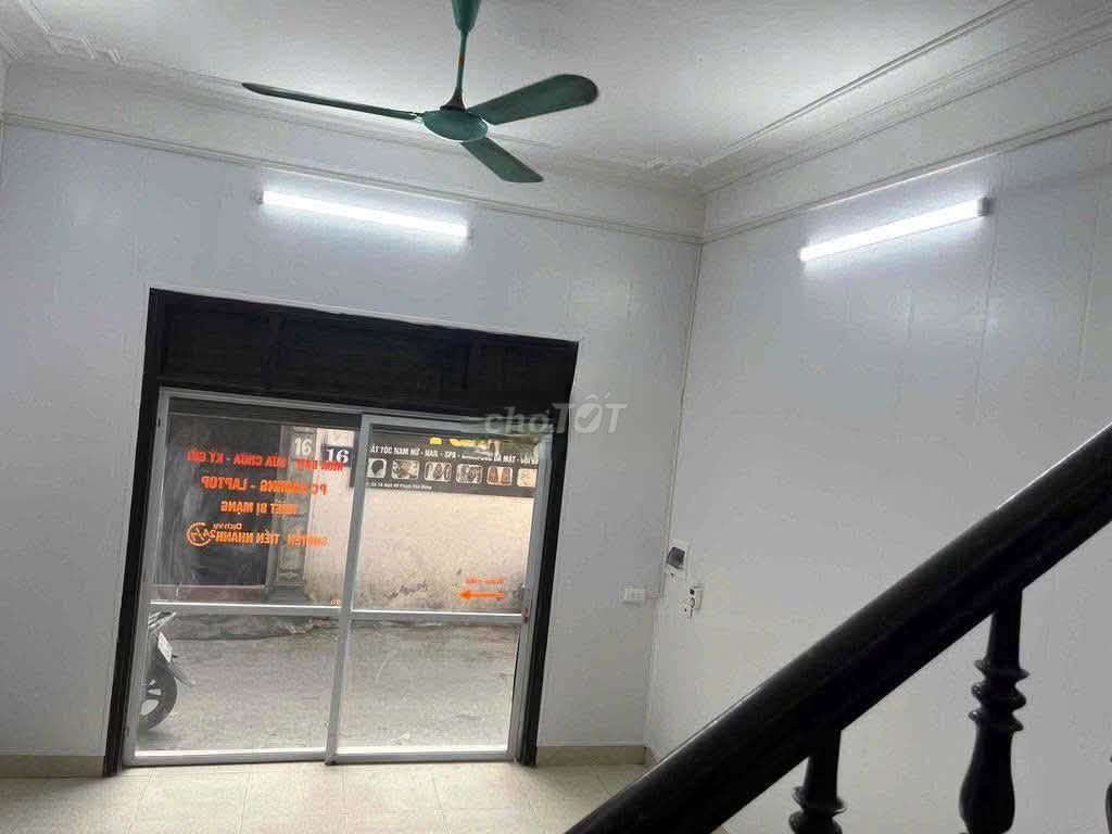 Rent a place on 89 Phạm Văn Đồng, Cầu Giấy, Hanoi