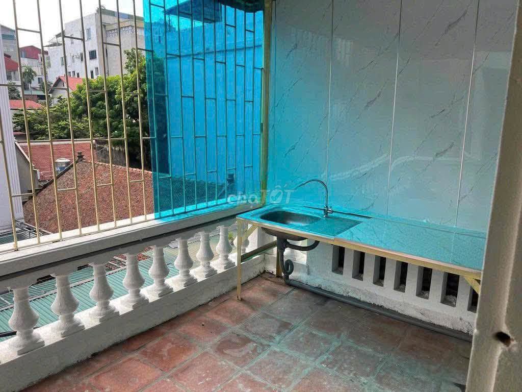Rent a place on 89 Phạm Văn Đồng, Cầu Giấy, Hanoi