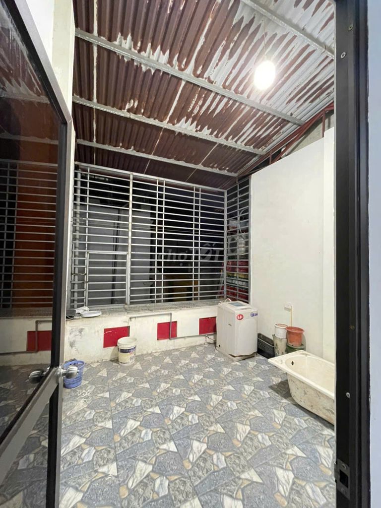 To rent the whole house. nguyễn an ninh.